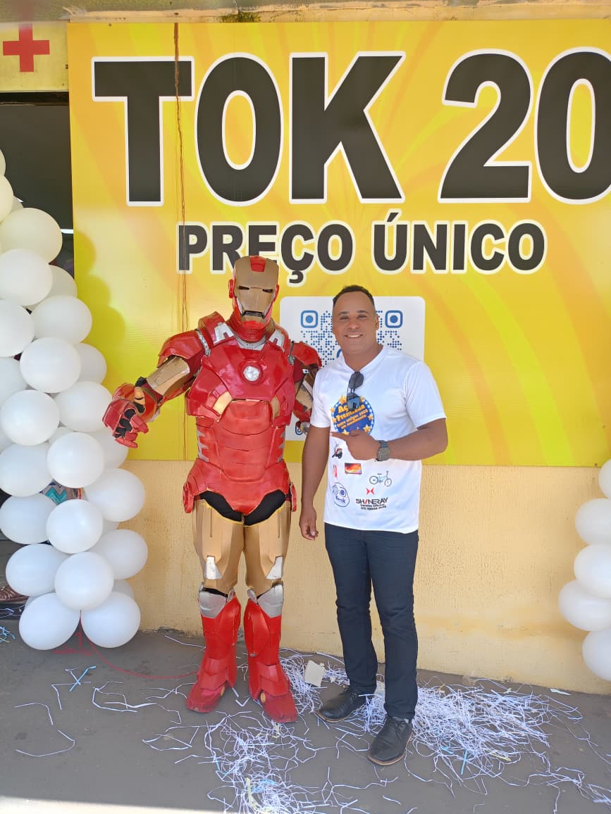 Crianças sorrindo, beneficiadas pelos projetos da Associação VPC